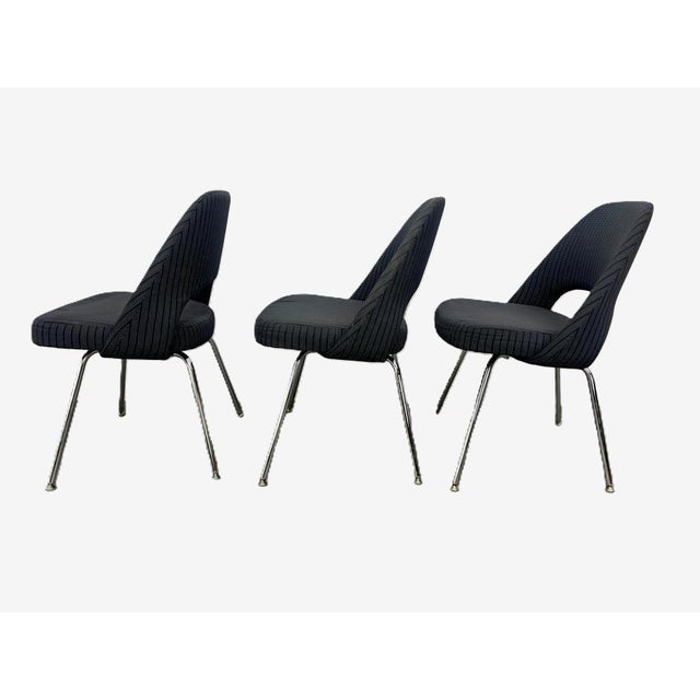 2000 - 2009 Early 2000s Charcoal Gray and Cream Executive Chairs by Saarinen for Knoll- A Set For Sale - Image 5 of 12
