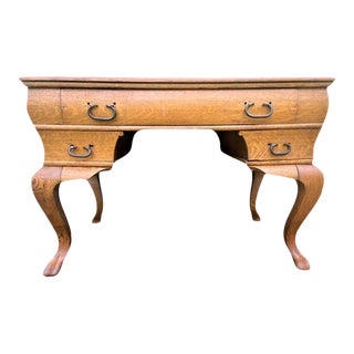 Edwardian Antique Quarter Sawn Oak Desk or Library Table - Early 20th Century For Sale