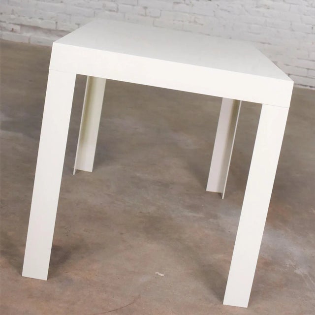 1970s Vintage Modern White Molded Plastic Rectangular Parsons Style Side Table Style Syroco or Kartell For Sale - Image 5 of 13