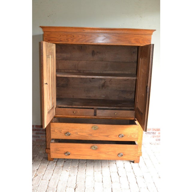 19th-century Dutch elm wood cabinet. Can be transported in two parts. The height is 182 cm. The width is 140 cm. The depth...
