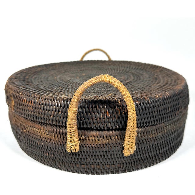 Early 20th Century Native American Style Hand-Woven Lidded Basket, Early 20th Century For Sale - Image 5 of 10
