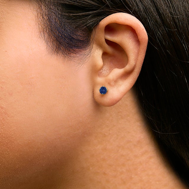 14K Yellow Gold 5X5MM Round Blue Sapphire Solitaire Stud Earrings For Sale - Image 4 of 5