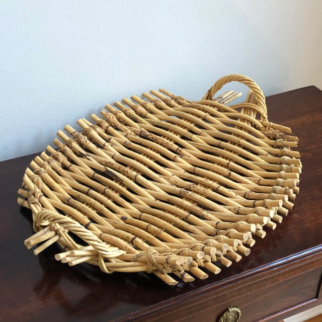 Offering A striking mid-20th Century Palm Beach-style bamboo decorative tray. Perfect as a table centerpiece and for fruit...