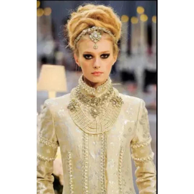 2012 Chanel Necklace Métiers d'Art Paris Gripoix Bombay Pearls Goossens Camellia Multistrand Floral For Sale - Image 11 of 11