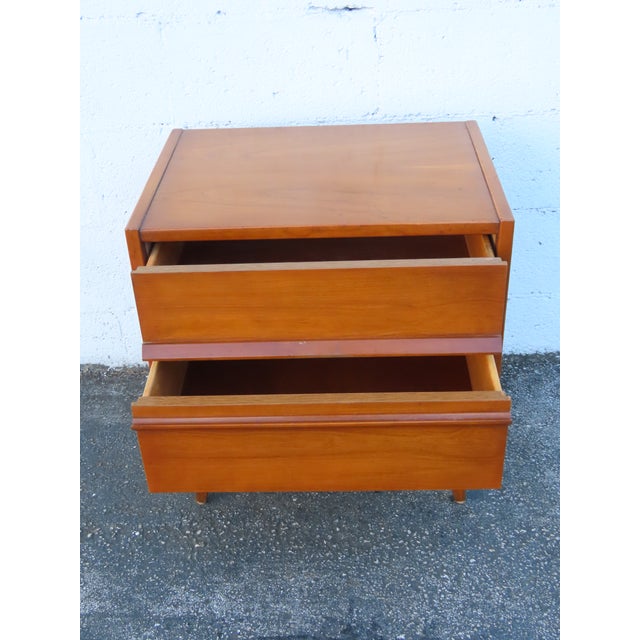 Mid Century Modern Nightstand Side End Bedside Table 6235 For Sale - Image 10 of 17