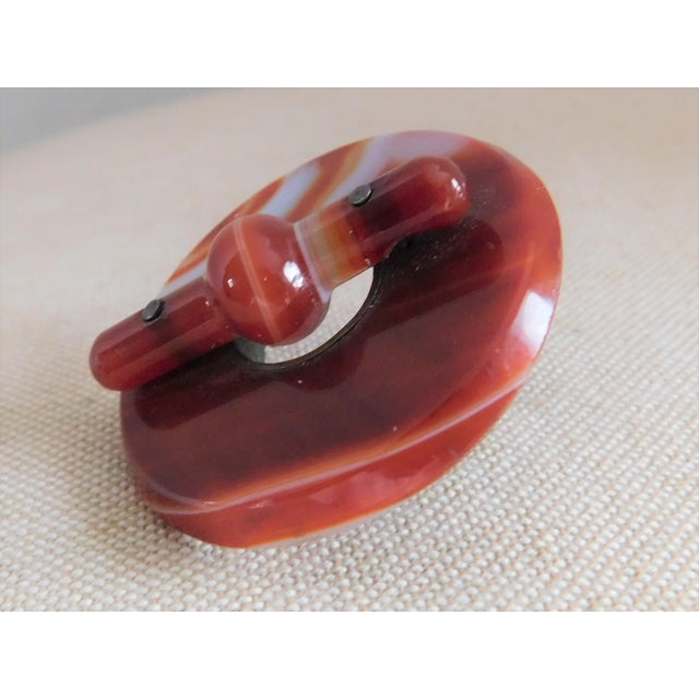 Vintage Round Banded Scottish Agate Brooch With Agate Crossbar For Sale In New York - Image 6 of 9