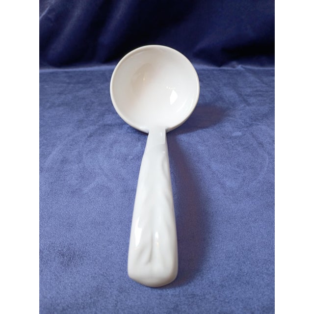 1960s Bordallo Pinheiro White Pear Soup Tureen 3 Piece Set With Ladle and Lid Portugese Majolica For Sale - Image 9 of 16