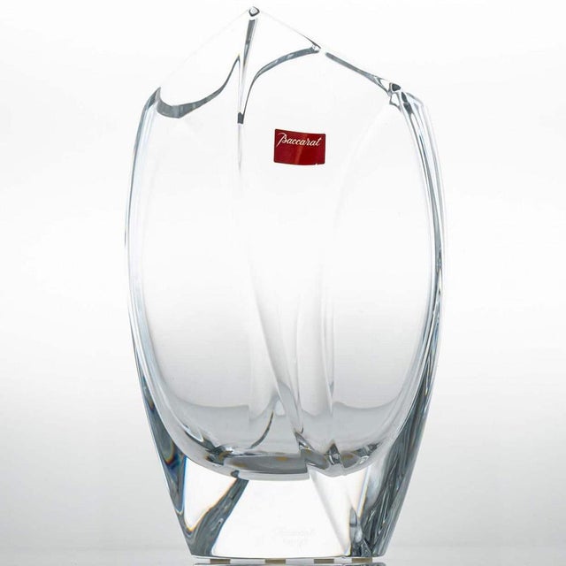 Asymmetrical Edge Vases in Clear Crystal Glass from Baccarat, France, 1988, Set of 2 For Sale - Image 3 of 8