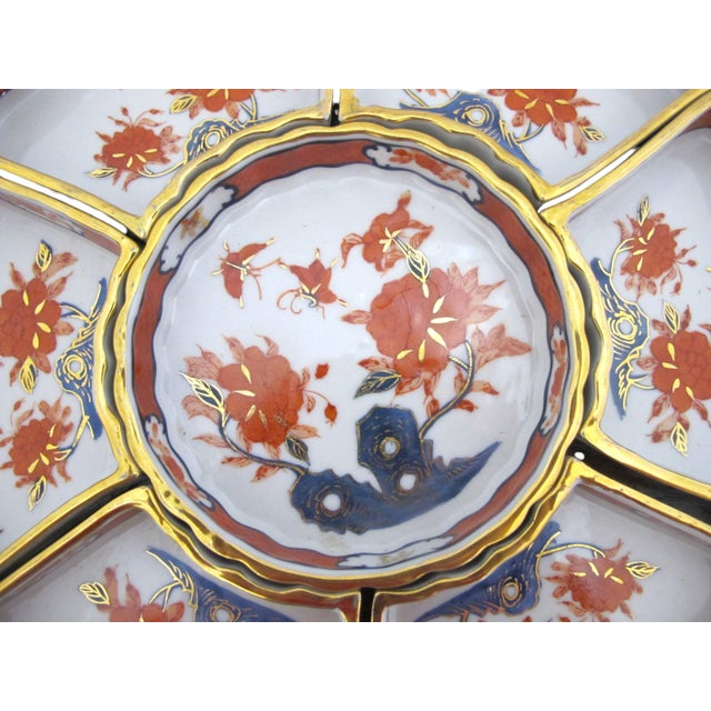 Japanese Japanese Lazy Susan Imari Porcelain Butterfly & Flower Rotating Serving Dish Set For Sale - Image 3 of 13