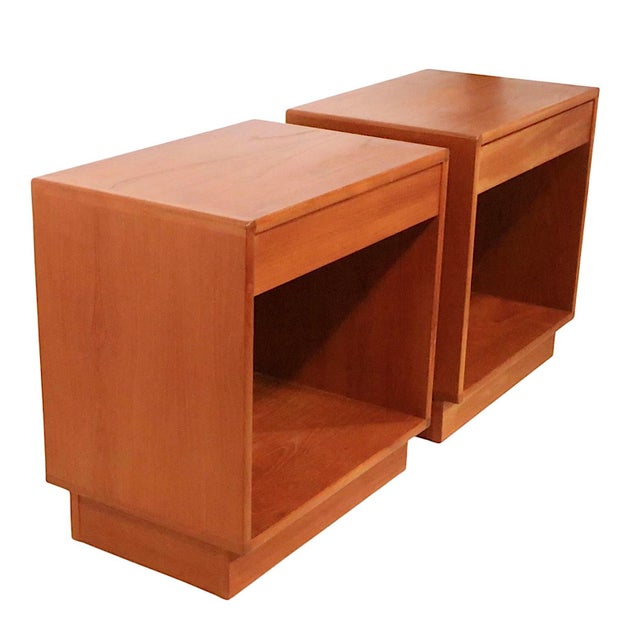 Brown Pair of Danish Mid Century Modern Nightstands by the Interform Collection For Sale - Image 8 of 16