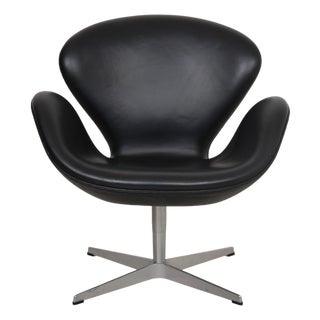 Swan Chair in Black Aura Leather by Arne Jacobsen, 2006 For Sale