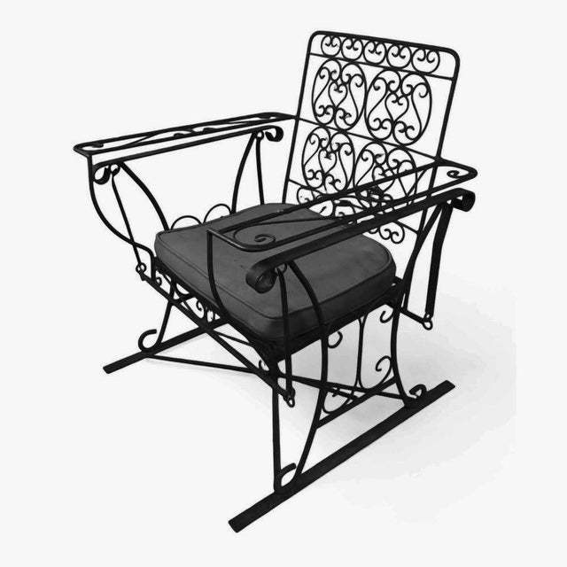A set of 1950s Mid-Century Woodard style wrought iron wire patio/outdoor seating featuring a slider rocking lounge chair...