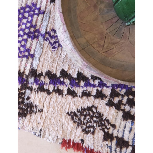 Small Ivory Accent Rug - 5.1 X 2.3 Ft For Sale - Image 4 of 8