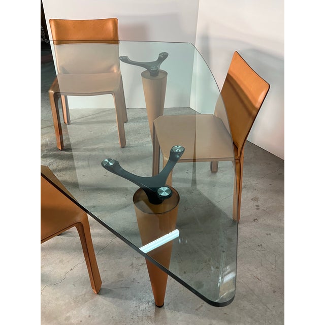 Bauhaus 1 Cassina Isao Hosoe Oskar 705 Scalene Triangular Glass Top With 4 Mario Bellini Leather Chairs For Sale - Image 3 of 12