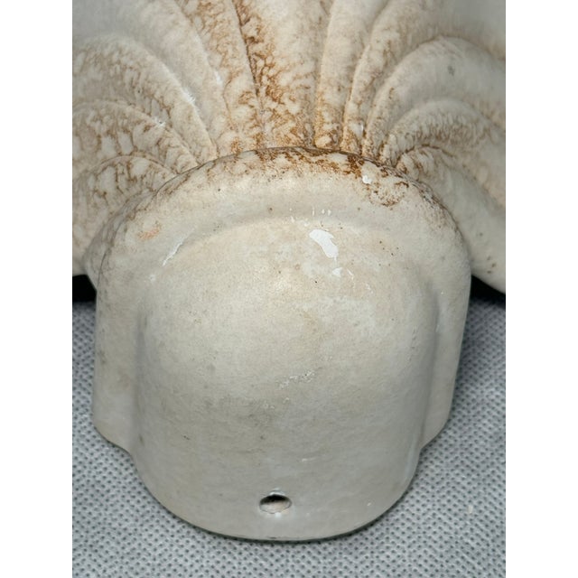 Beige Hollywood Regency Shell-Shaped Ceramic Wall Light, 1970s For Sale - Image 8 of 9