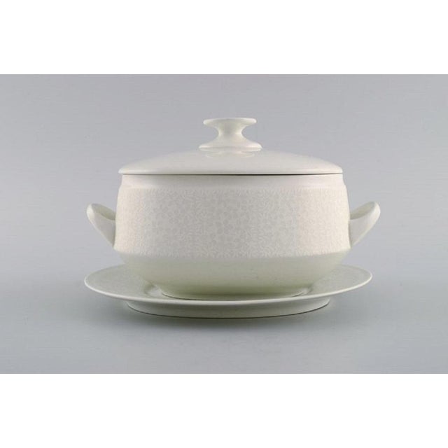 1960s Lace Lidded Tureen with Sauger by Raija Uosikkinen for Arabia, 1960s, Set of 2 For Sale - Image 5 of 9
