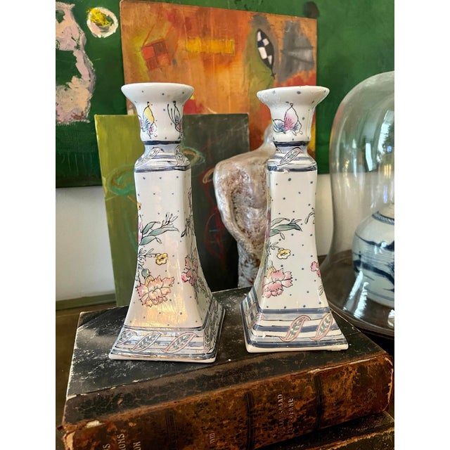 Pair of Vintage Chinoiserie 1980s Ceramic Candlestick Holders For Sale In Chicago - Image 6 of 9