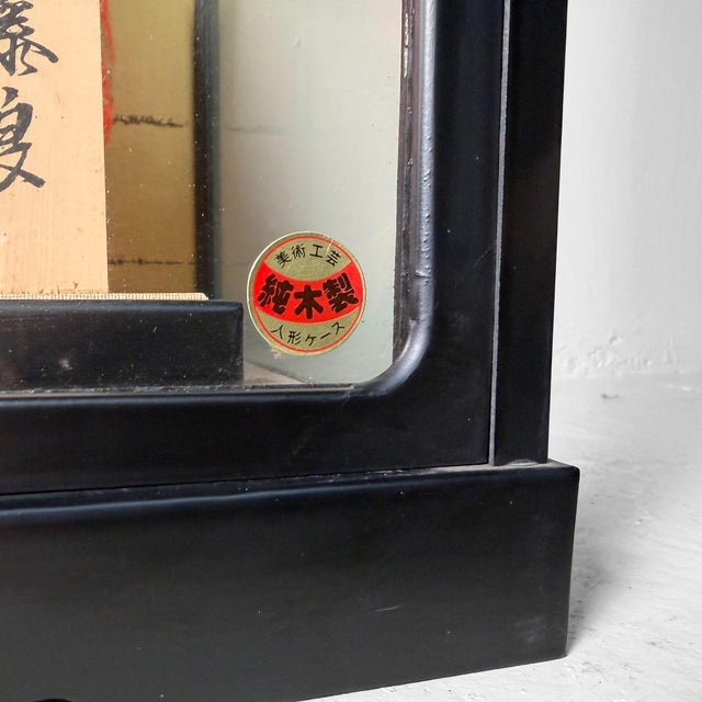 Japanese Buyō Doll in Glass Display Case, 1961, Set of 2 For Sale - Image 10 of 14