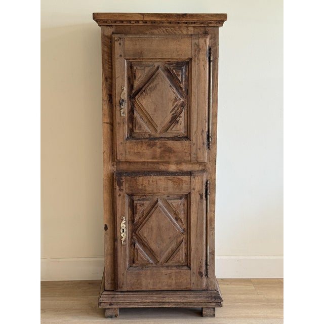 This antique French oak cupboard is defined by its clean proportions and thoughtful detailing. The diamond-paneled doors...