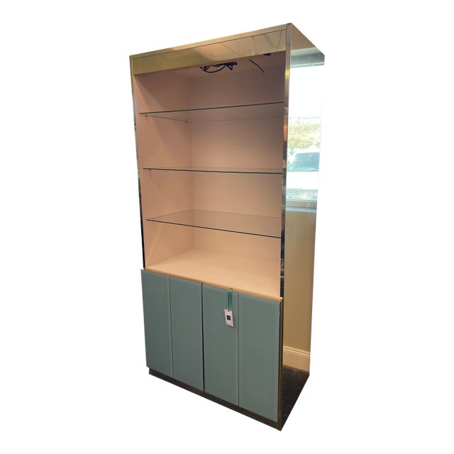 Vintage Illuminated Display Cabinet Circa 1970's-1980's For Sale