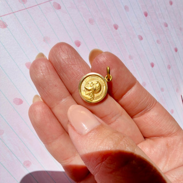 Metal Vintage 1960s Italian 18k “Dio Ti Protegga” (May God Protect You) Medallion, Pendant For Sale - Image 7 of 8
