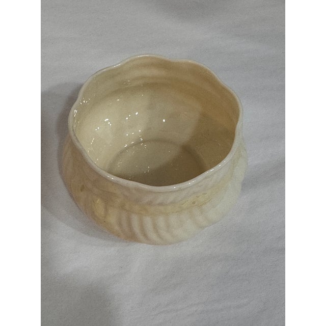 Victorian 1990s Belleek Ireland Ribbon & Bow Creamer and Sugar Bowl Set | Ivory Porcelain | Art No. 0051 For Sale - Image 3 of 9