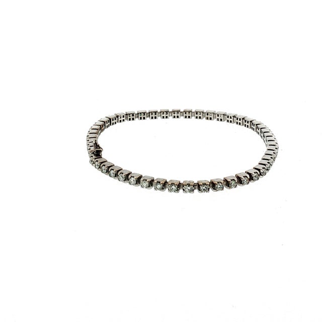 Contemporary 21st-Century 14k White Gold 48 Natural Diamonds Weighing 2.9 Carat Bracelet For Sale - Image 3 of 4