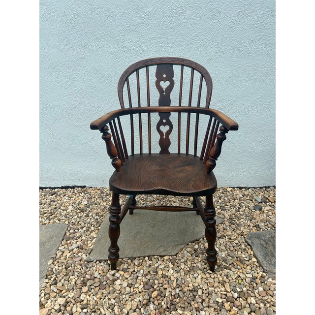 Late 18th Century English Windsor Chairs Original Early Oak Complete Set of 8–6 Side Chairs, 2 Broad Armchairs With Heart Splat Backs For Sale - Image 12 of 12