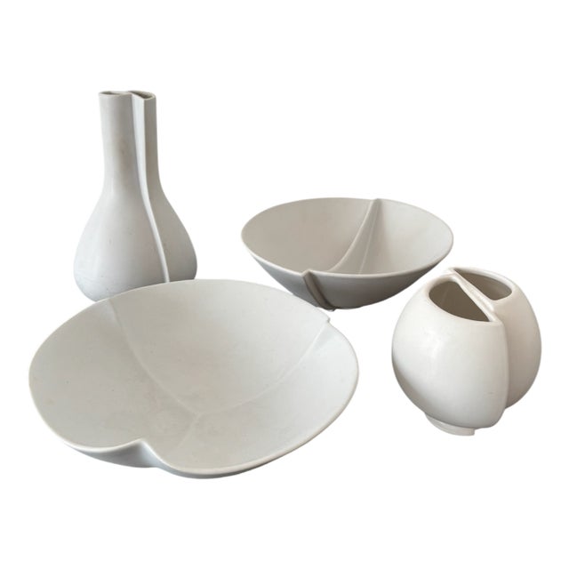 Surrea Vases and Cups in White Stoneware by Wilhelm Kåge for Gustavsberg, 1940s, Set of 4 For Sale