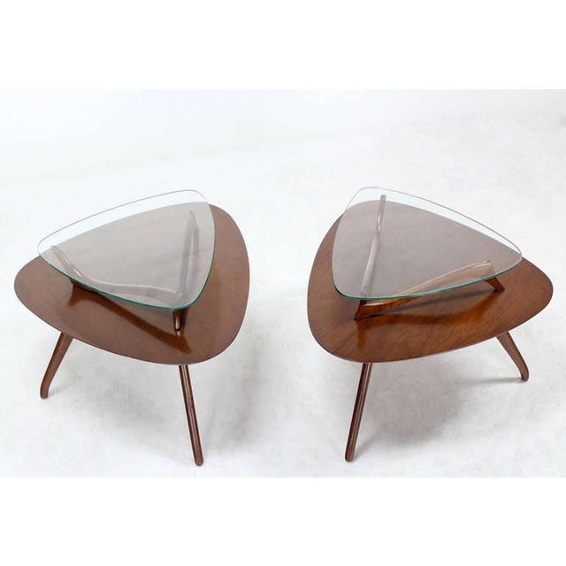 Mid-Century Modern Pair of Organic Shape Rounded Triangle End Tables with floating Glass Tops MINT For Sale - Image 3 of 9