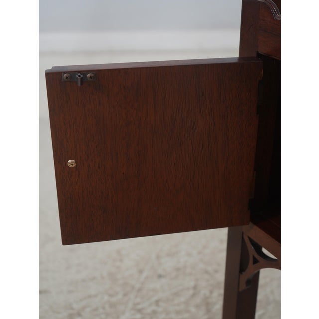 Stickley Stickley Colonial Williamsburg Chippendale Mahogany Bedside Nightstand For Sale - Image 4 of 17