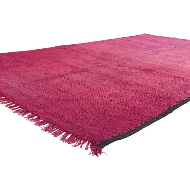 20228 Vintage Beni Mrirt Moroccan Rug, 05'11 x 09'06. Step into the embrace of a cozy nomad mingling with the delightful...