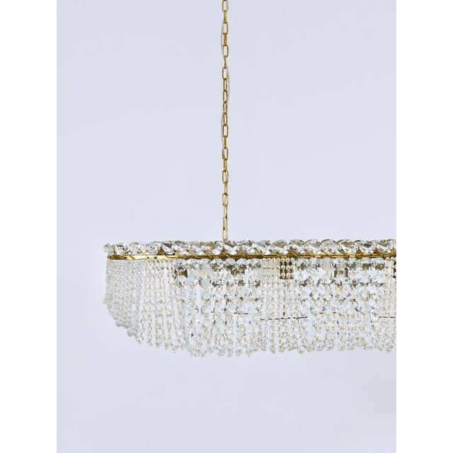 Kalmar 58 Zeppelin Chandelier in Crystal and Brass by J. T. Kalmar for Kalmar, Vienna, Austria, 1950s For Sale - Image 4 of 18