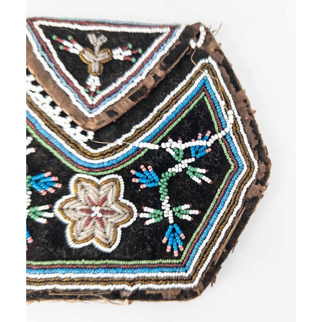 Tribal 19th Century Native American Indian Iroquois Beaded Bag For Sale - Image 3 of 11