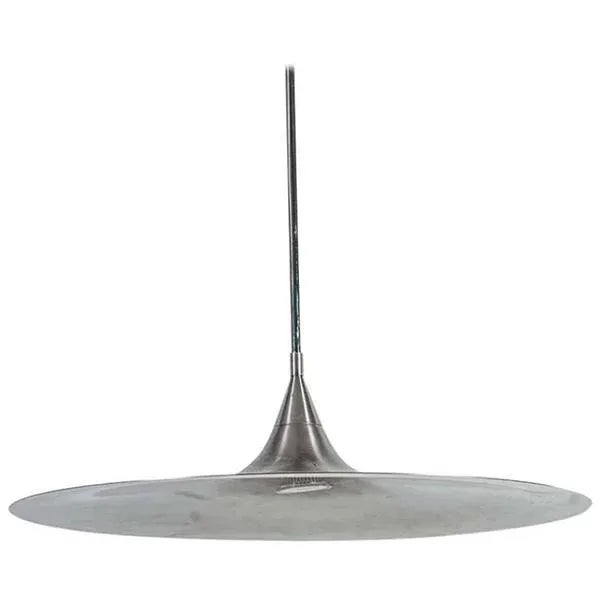 This 1990s halogen hanging lamp was made by the Dutch designer Harco Loor. Its sleek shape ensures that this lamp will fit...