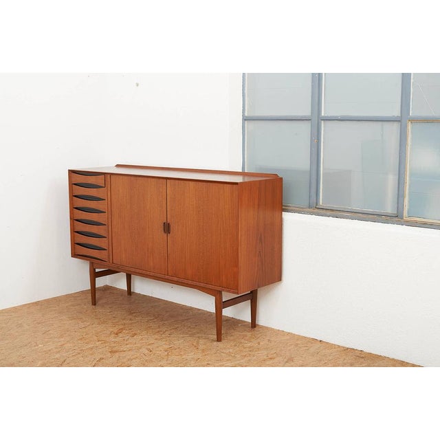 Model OS63 Highboard in Teak and Black Painted Recessed Handles by Arne Vodder for Sibast, 1958 For Sale - Image 10 of 12