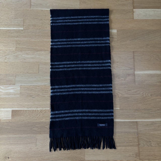 Black Burberry Black Label 100% Cashmere Scarf For Sale - Image 8 of 15