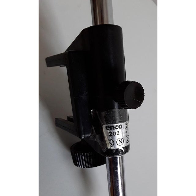 1970s Vintage Adjustable Arc Desk Lamp in Chromed Tubular Steel and Black and Brown Plastic from Enco, 1970s For Sale - Image 5 of 7