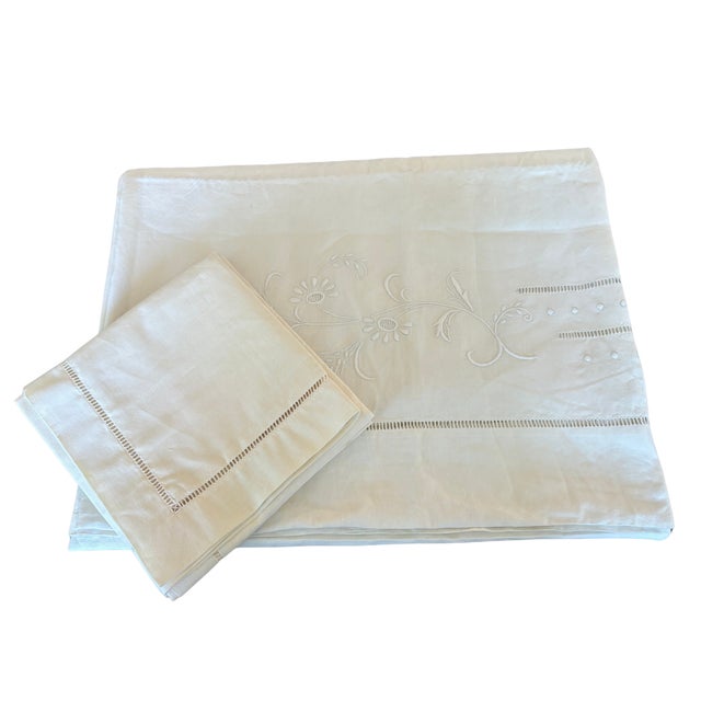 Antique French Embroidered Wedding Trousseau Linen Sheet from Fleur Bleue and Pillowcases from Linvosges, 1940, Set of 3 For Sale - Image 6 of 11