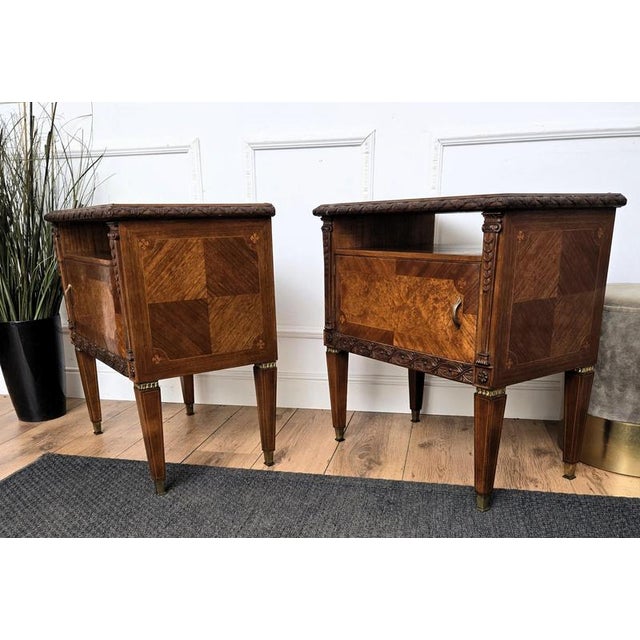 Mid-Century Italian Art Deco Style Nightstands in Walnut with Glass Tops, 1950s, Set of 2 For Sale - Image 11 of 12