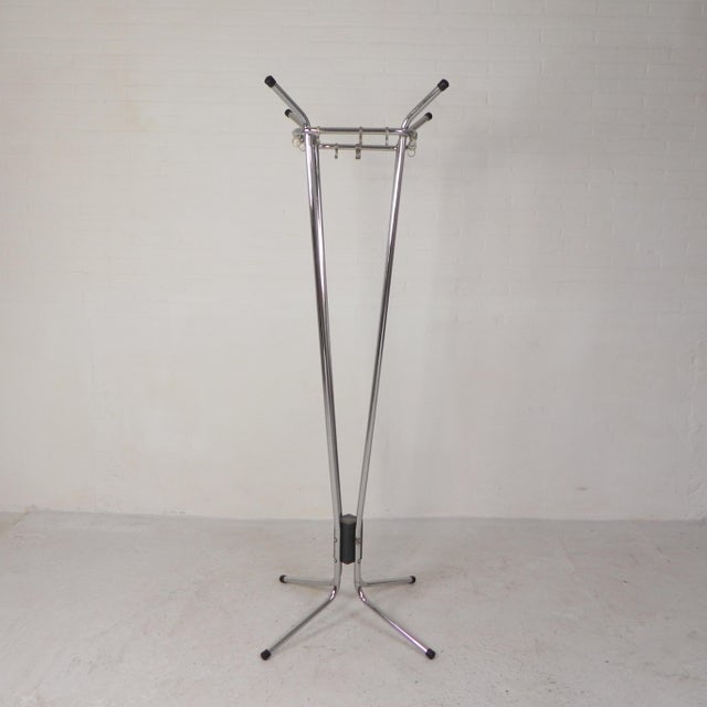 Model featuring four upward-facing tubes topped with black plastic caps. Equipped with 12 sliding hooks. The chrome finish...