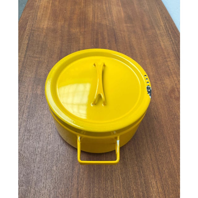 Ivory Mid-Century Modern Yellow Minimalist Enamel Pot by Seppo Mallat for Finel, Finland, 1960s For Sale - Image 8 of 18