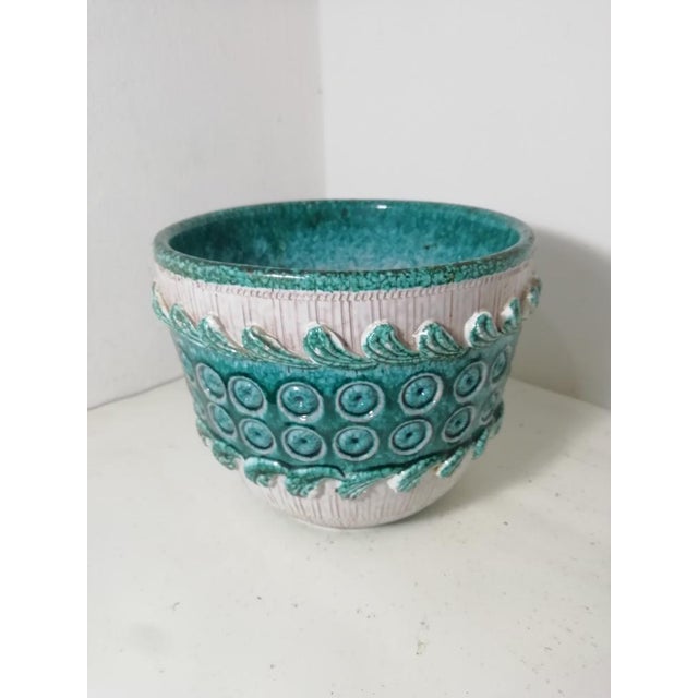 Ceramic vase by Aldo Londi for Bitossi. Beautiful in its white and aquamarine colors with a wave effect. In excellent...