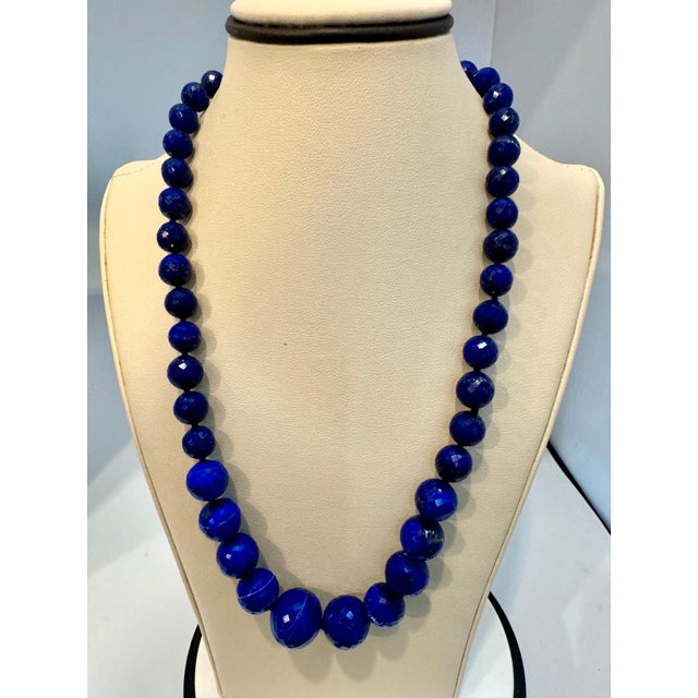 Blue Vintage Lapis Lazuli Single Strand Necklace with Diamond & 18 Karat Yellow Gold For Sale - Image 8 of 18