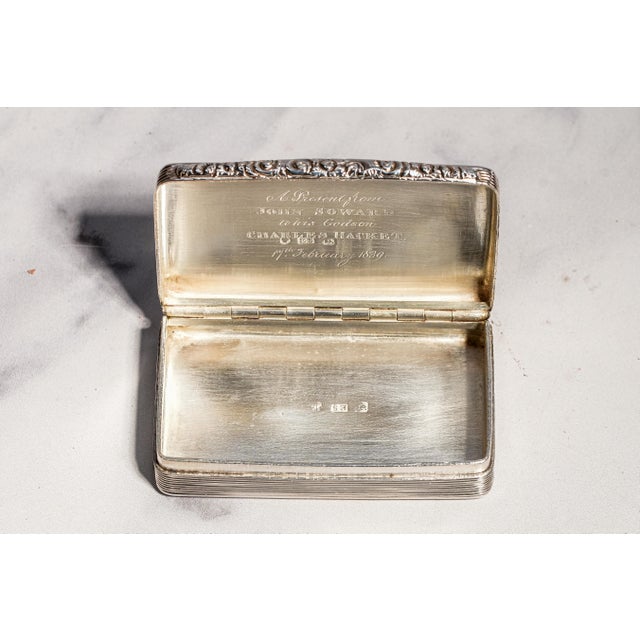 Wonderful English Engine Turned Antique Sterling Silver Snuff Box Tobacciana Engraved Presentation Dedication 1839 For Sale In New York - Image 6 of 12