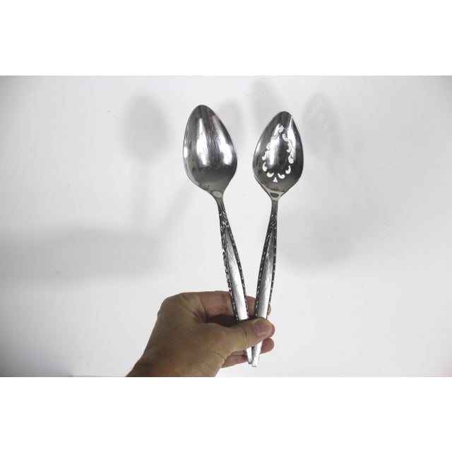 1960s Vintage Venetia Oneida 2 Piece Serving Spoon Set Mid Century Modern Stainless Steel Atomic, Hostess Spoons Black Silver For Sale - Image 5 of 5