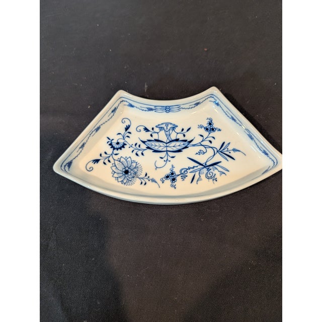 Late 19th Century Antique Meissen Blue Onion 5-Piece Crescent Hors D’Oeuvre Set – Crossed Swords Mark For Sale - Image 5 of 10