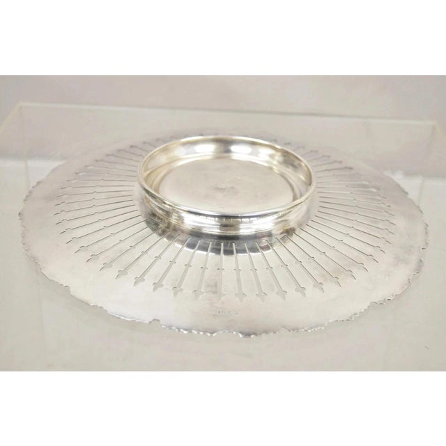 Silver Early 20th Century English Edwardian Grapevine Repousse Silver Plated "P" Round Serving Platter For Sale - Image 8 of 10