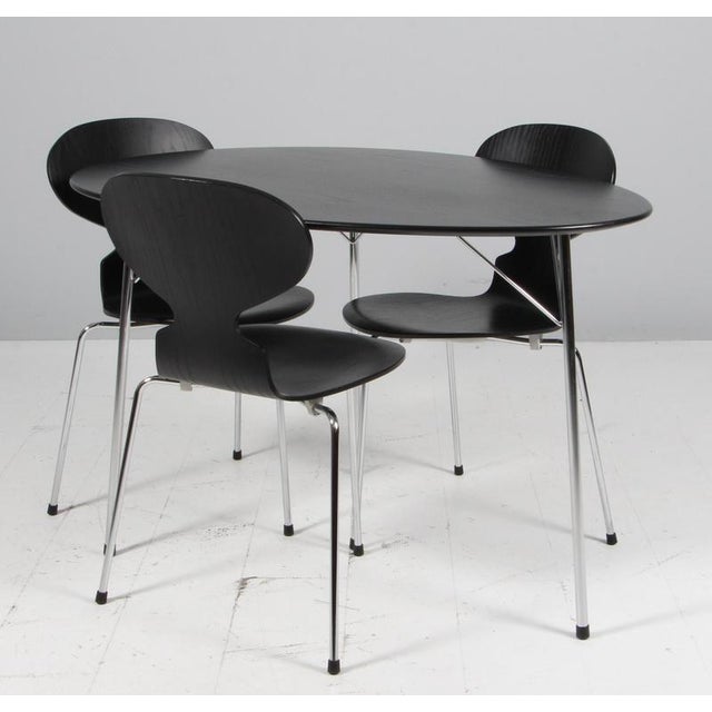 Egg Shaped Dining Table, Chairs and Lamp Annivesary Edition attributed to Arne Jacobsen for Fritz Hansen, 2000s, Set of 5 For Sale - Image 10 of 17
