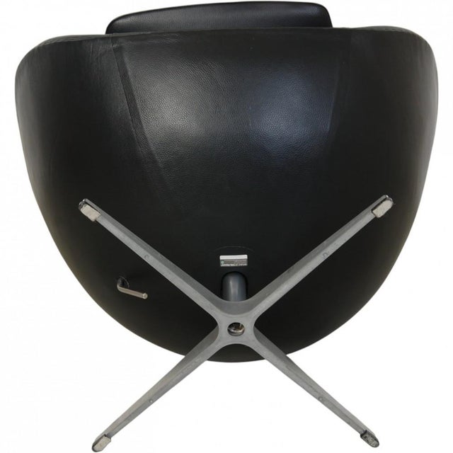 Egg Chair in Black Aura Leather by Arne Jacobsen, 2017 For Sale - Image 13 of 15